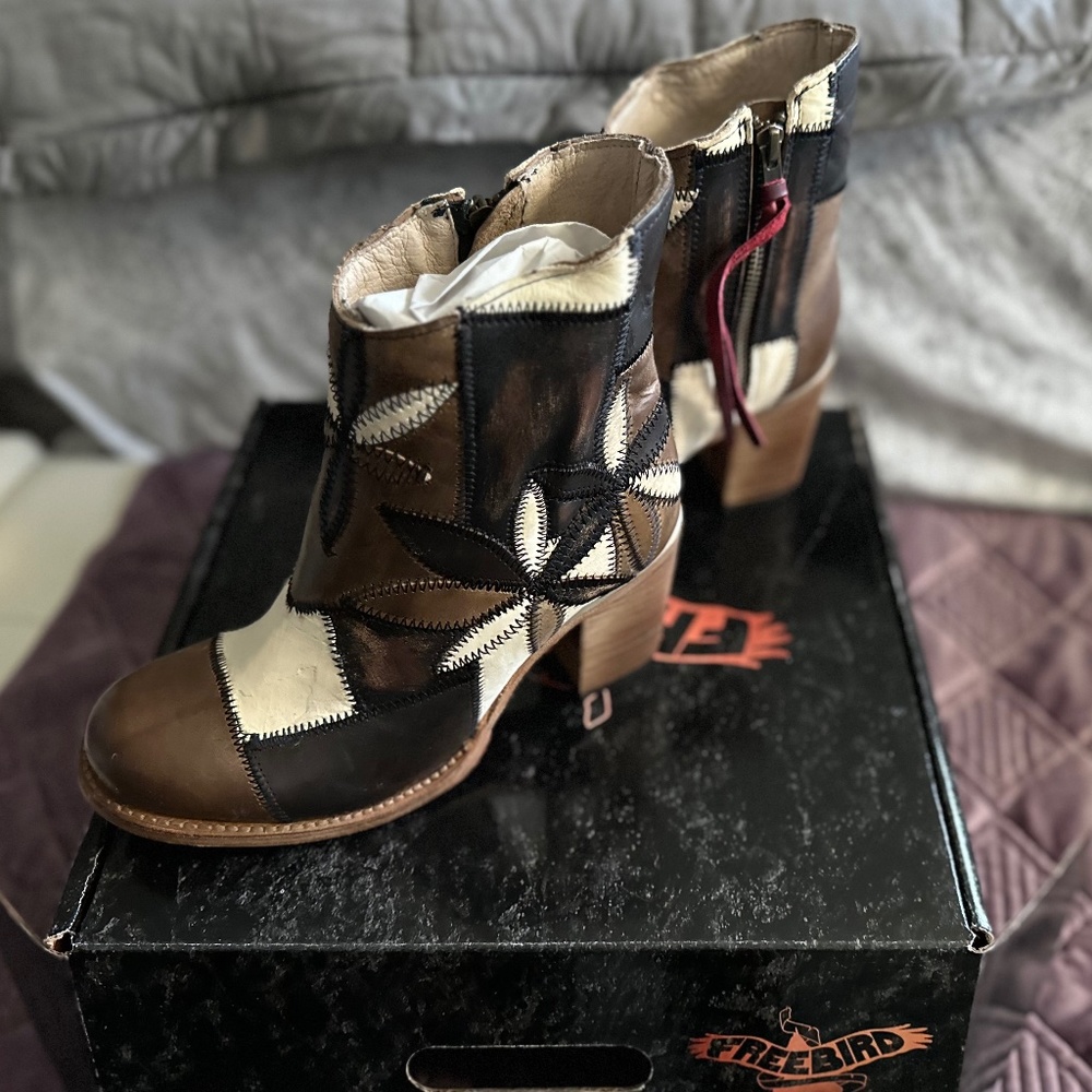 New with Box Freebird Flower Tan Boots- size 8